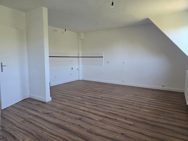 **53 m² bezugsfertig renovierte Wohnung mit schönem Blick ins Grüne**